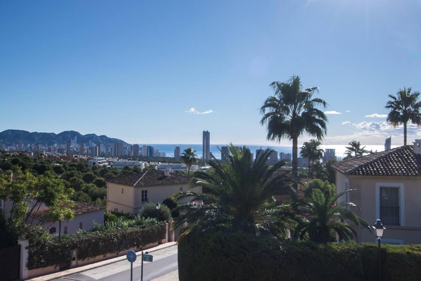 Gardens With Private Pool In Benidorm *