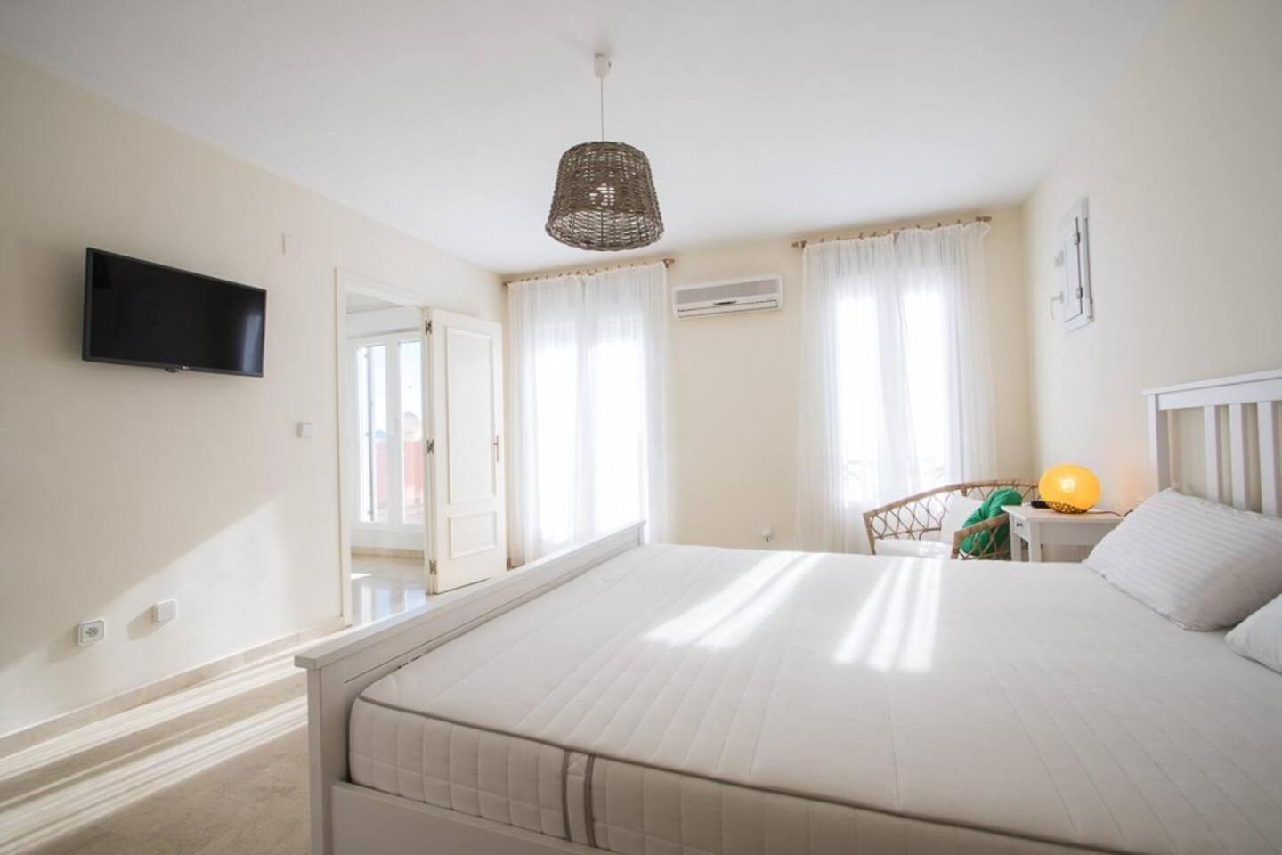 Gardens With Private Pool In Benidorm Villa