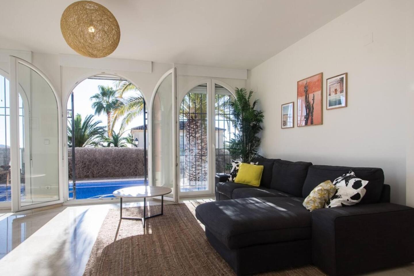 Gardens With Private Pool In Benidorm *
