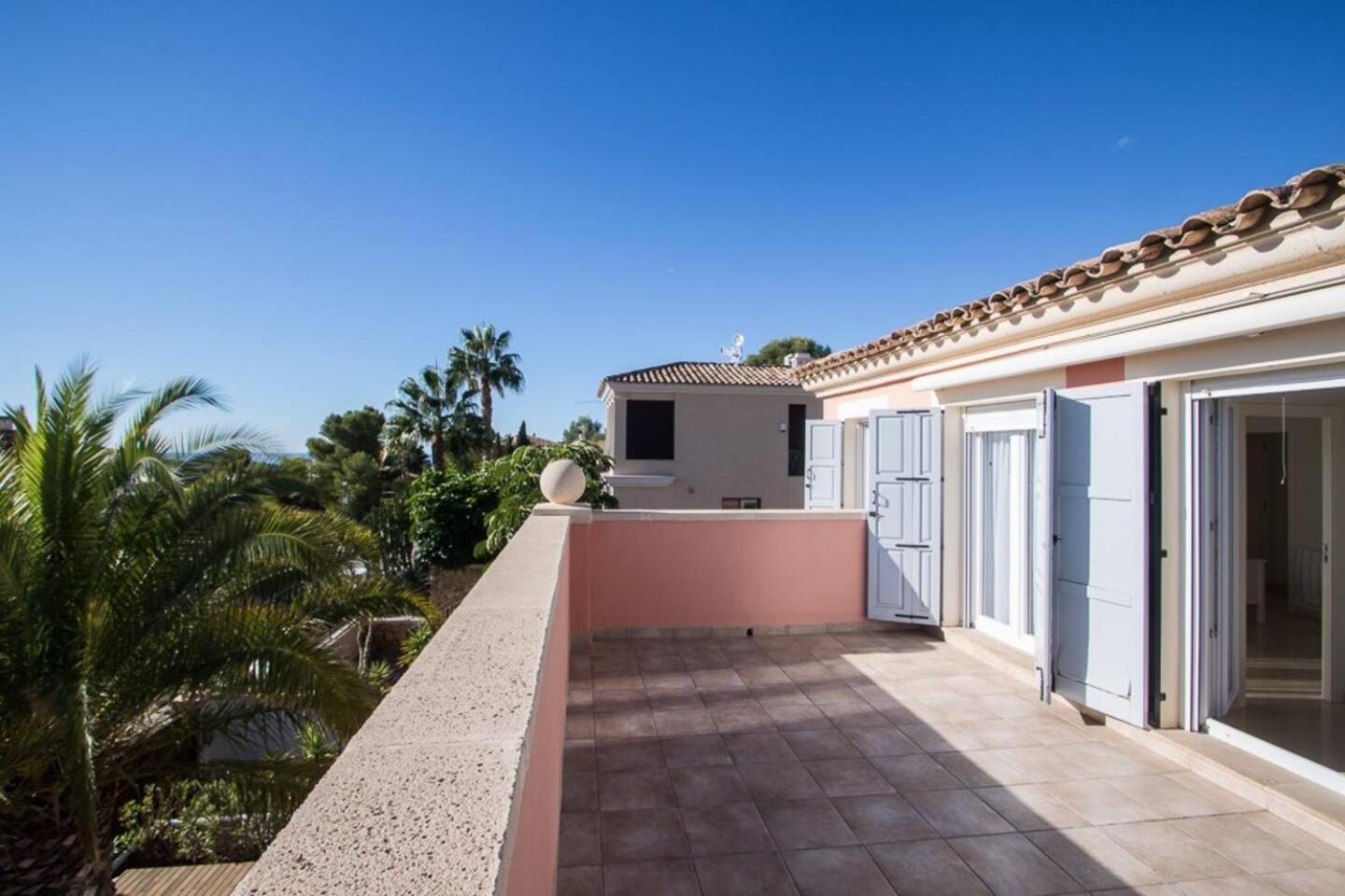 Villa Gardens With Private Pool In Benidorm