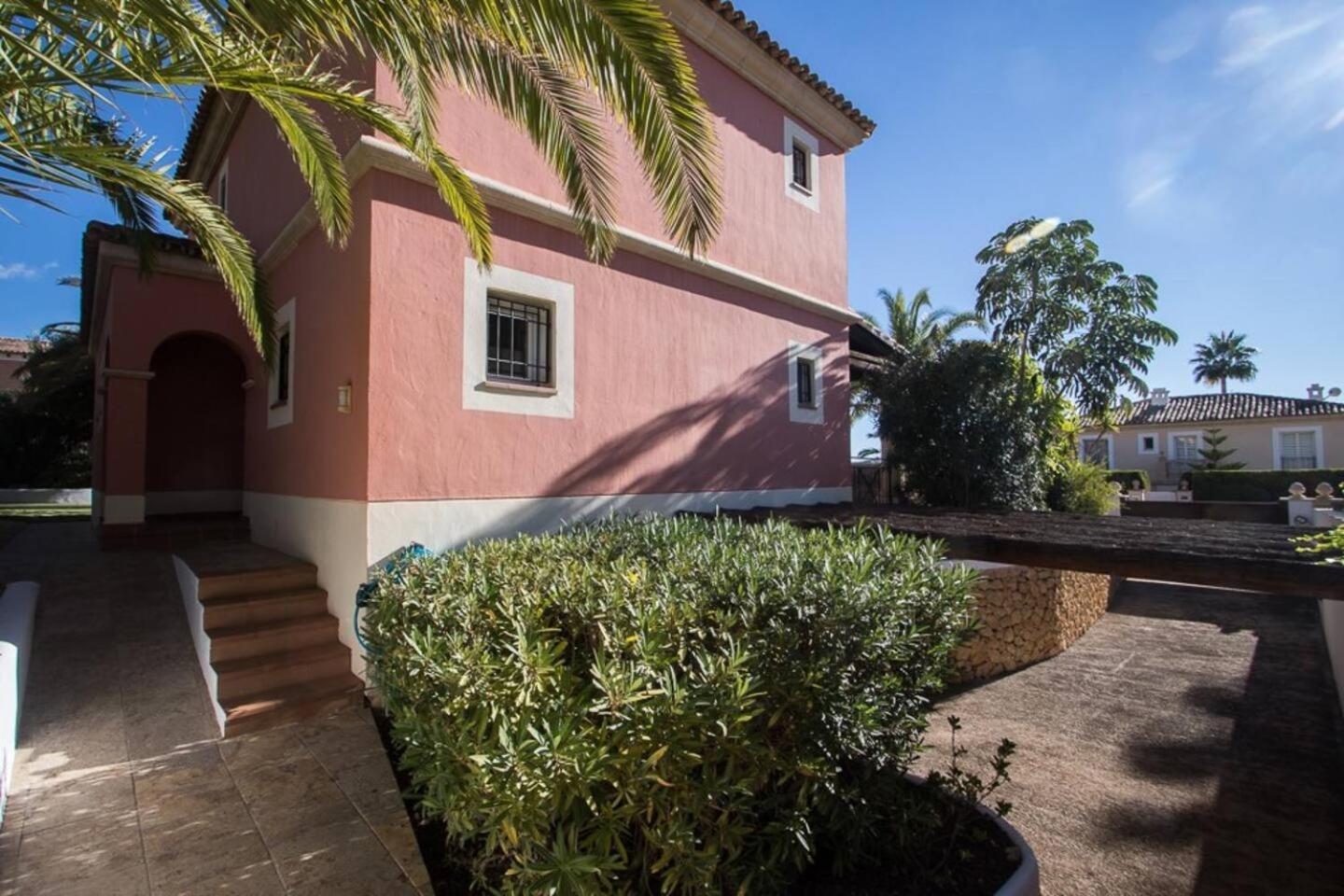 Villa Gardens With Private Pool In Benidorm *
